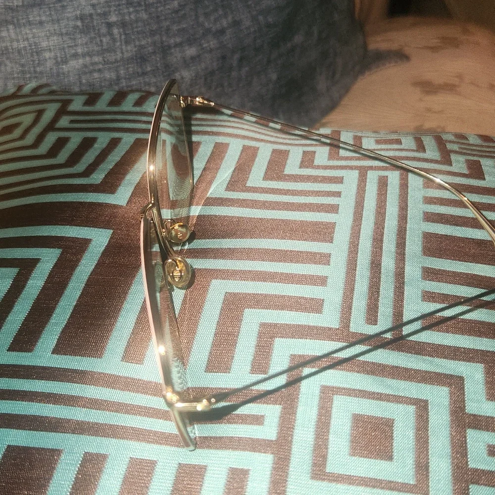 Glass - Picture 3 of 5